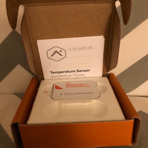 Temperature & Humidity Sensor - Picture 2 of 8